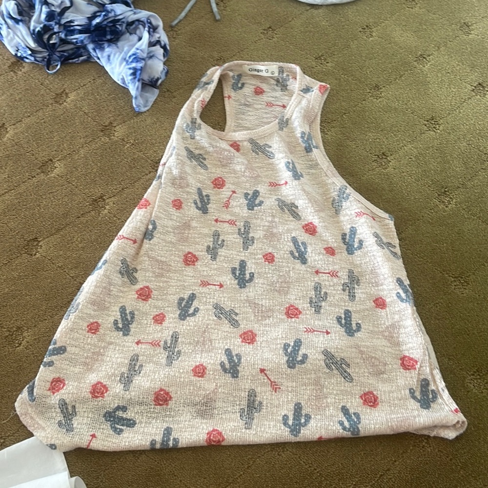 Size large but fits more like a small